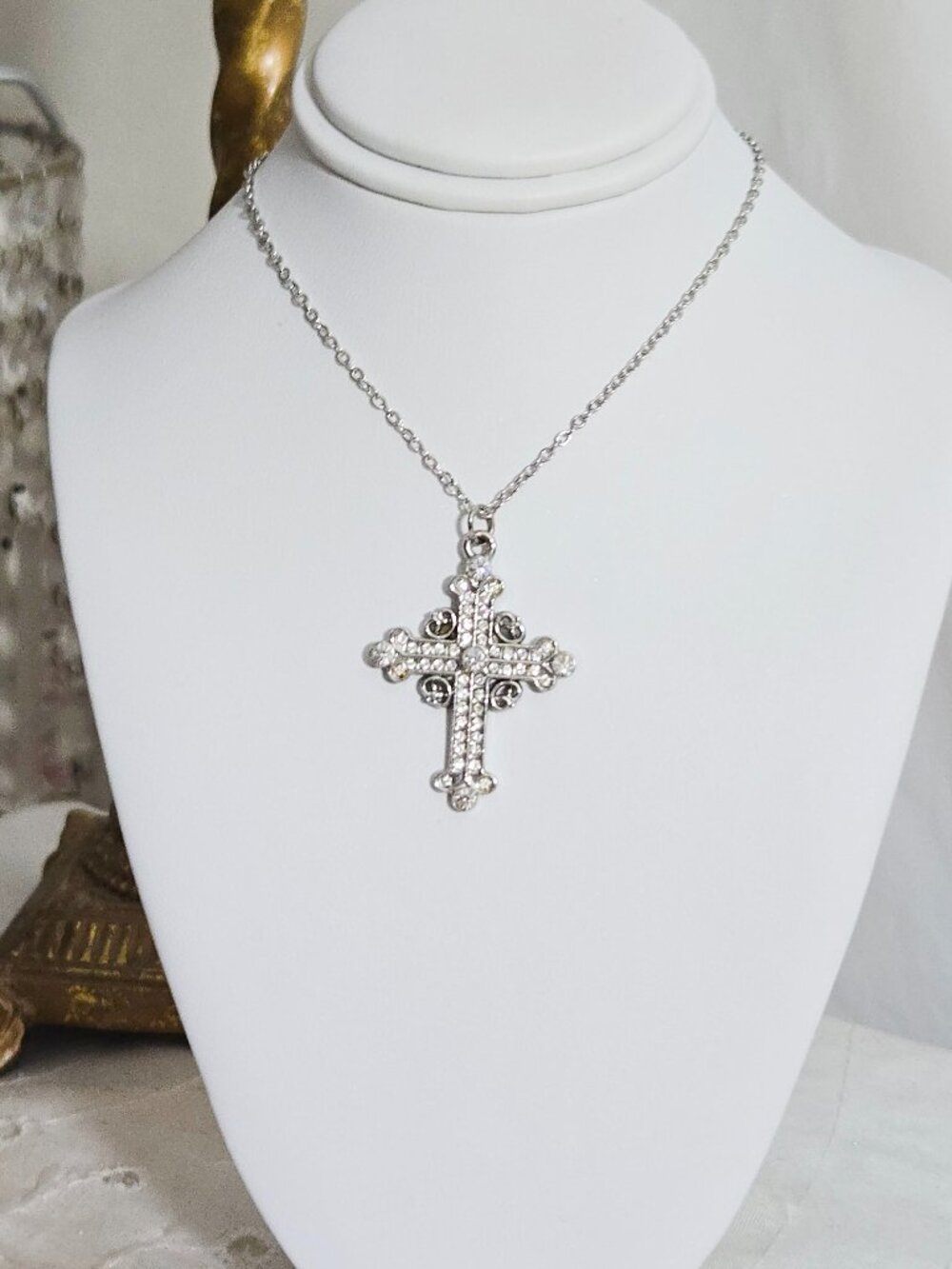 ✟Y2k 2000s Vintage Gothic Rhinestone Sparkly Religious Filigree Cross Necklace✟